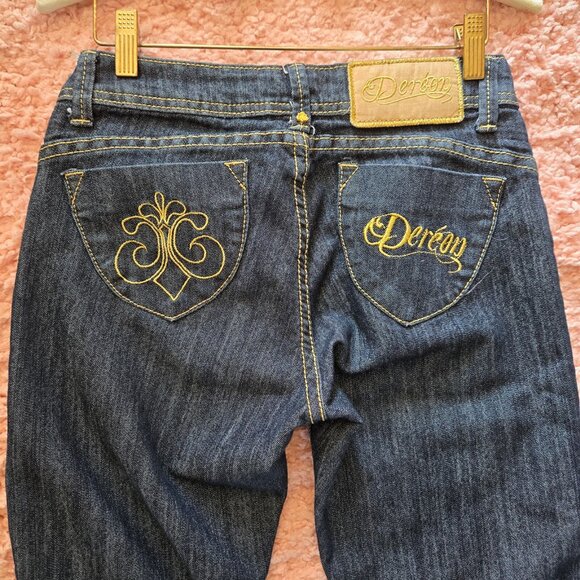 Y2K Dereon Low Rise Capri Jeans Size 3/4 Dark Wash Embroidered Fleur De Lis - Picture 4 of 8